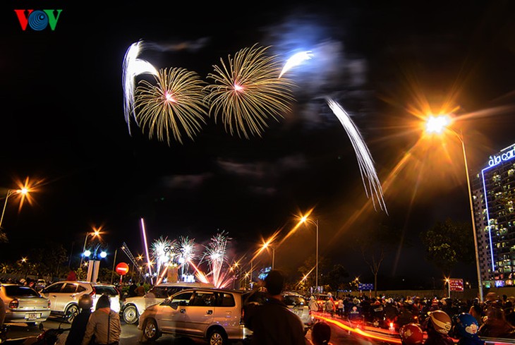 Le Nouvel An fêté dans l’ensemble du pays - ảnh 5